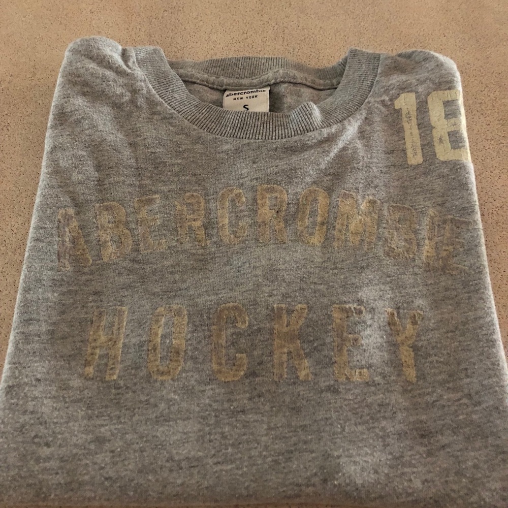 Abercrombie & Fitch Kids Small Gray Shirt